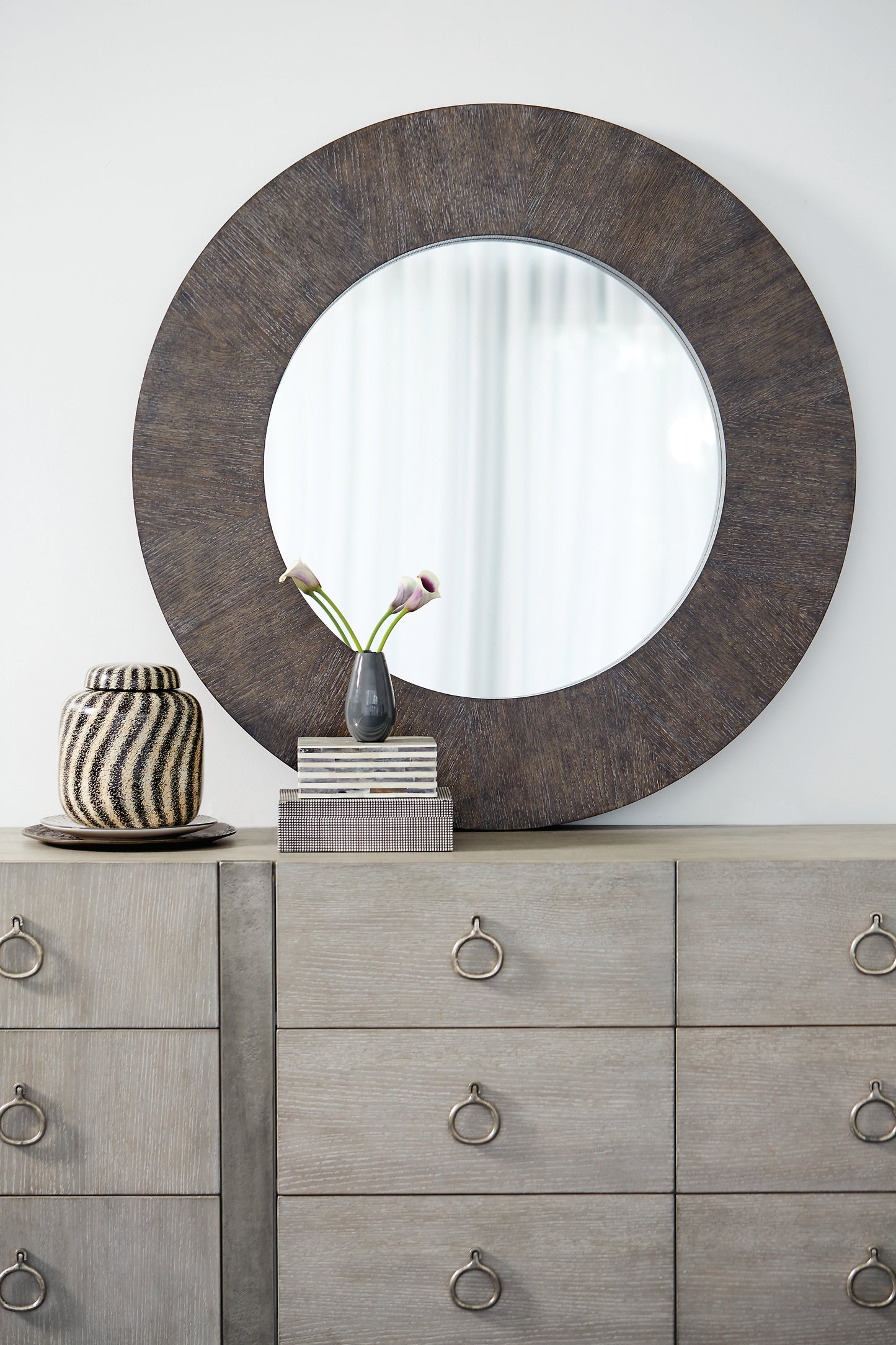 Linea Round Mirror